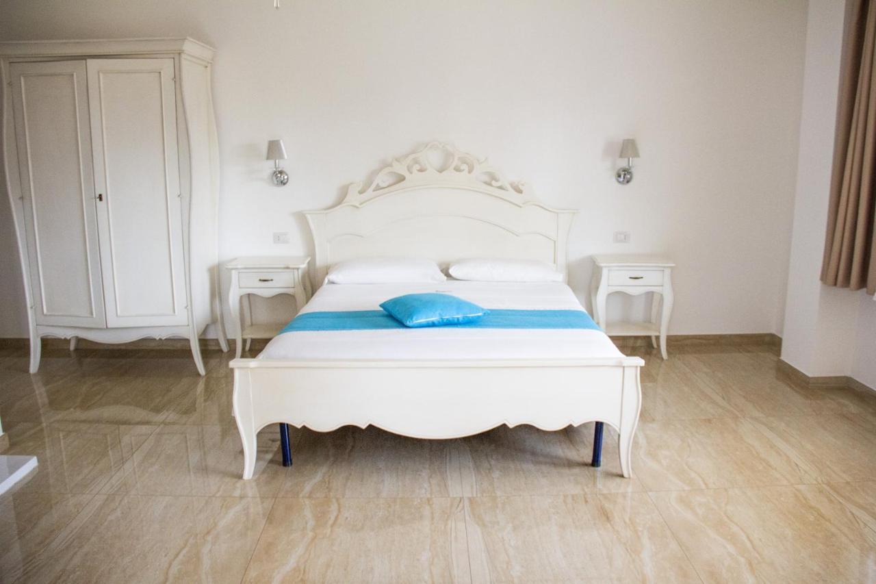 B&B Imperial Exclusive Rooms & Breakfast Порто Чезарео Екстериор снимка