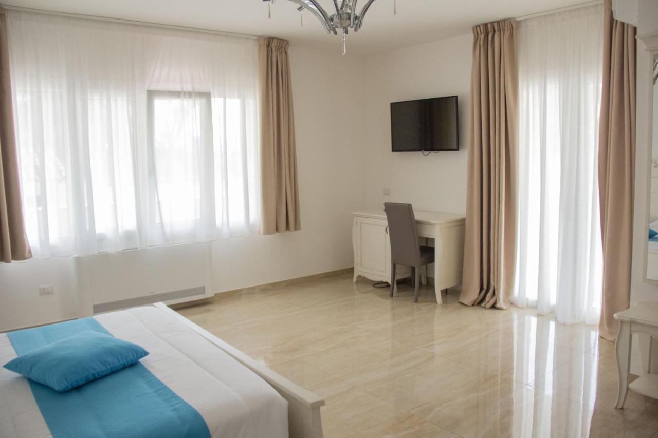 B&B Imperial Exclusive Rooms & Breakfast Порто Чезарео Екстериор снимка