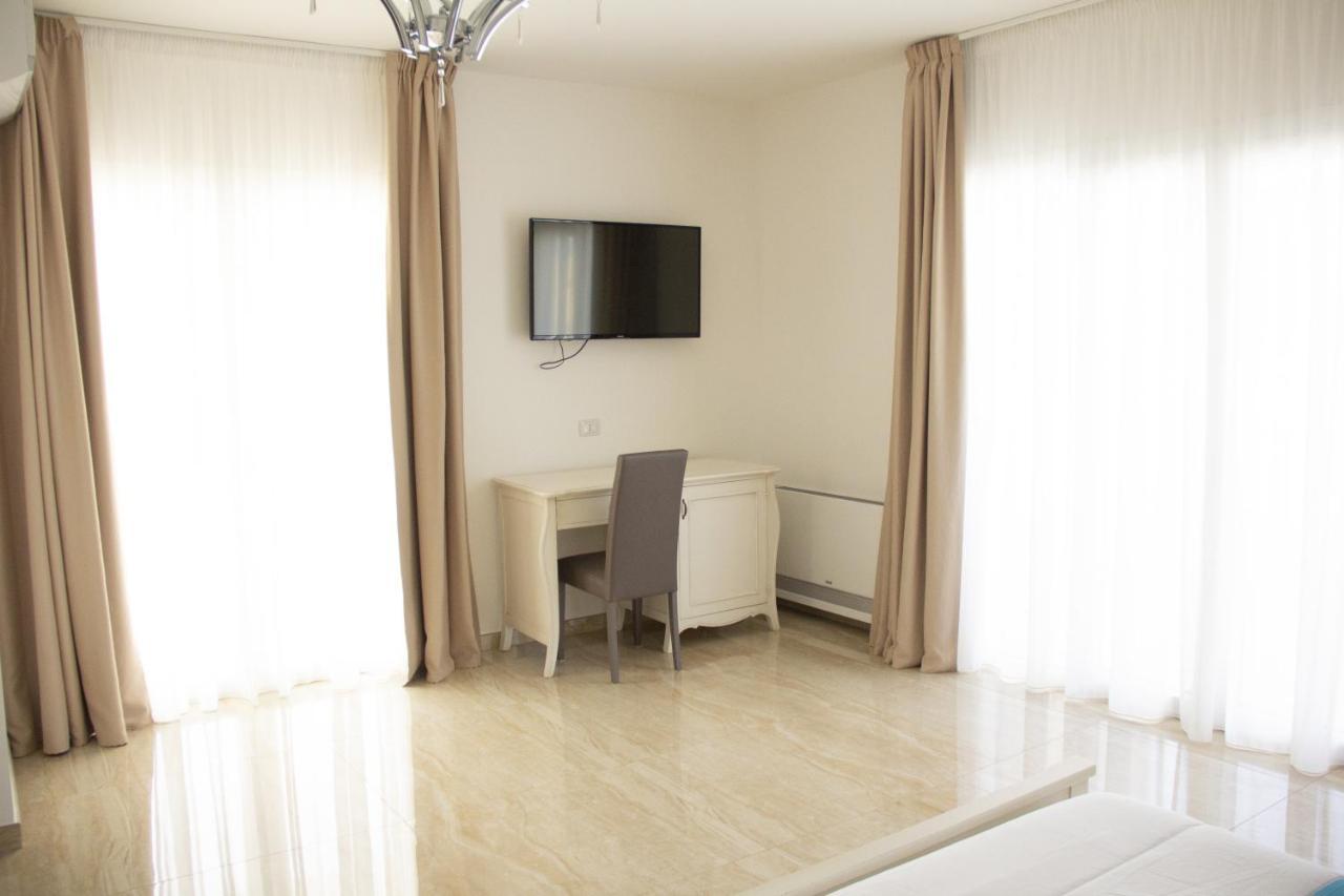 B&B Imperial Exclusive Rooms & Breakfast Порто Чезарео Екстериор снимка