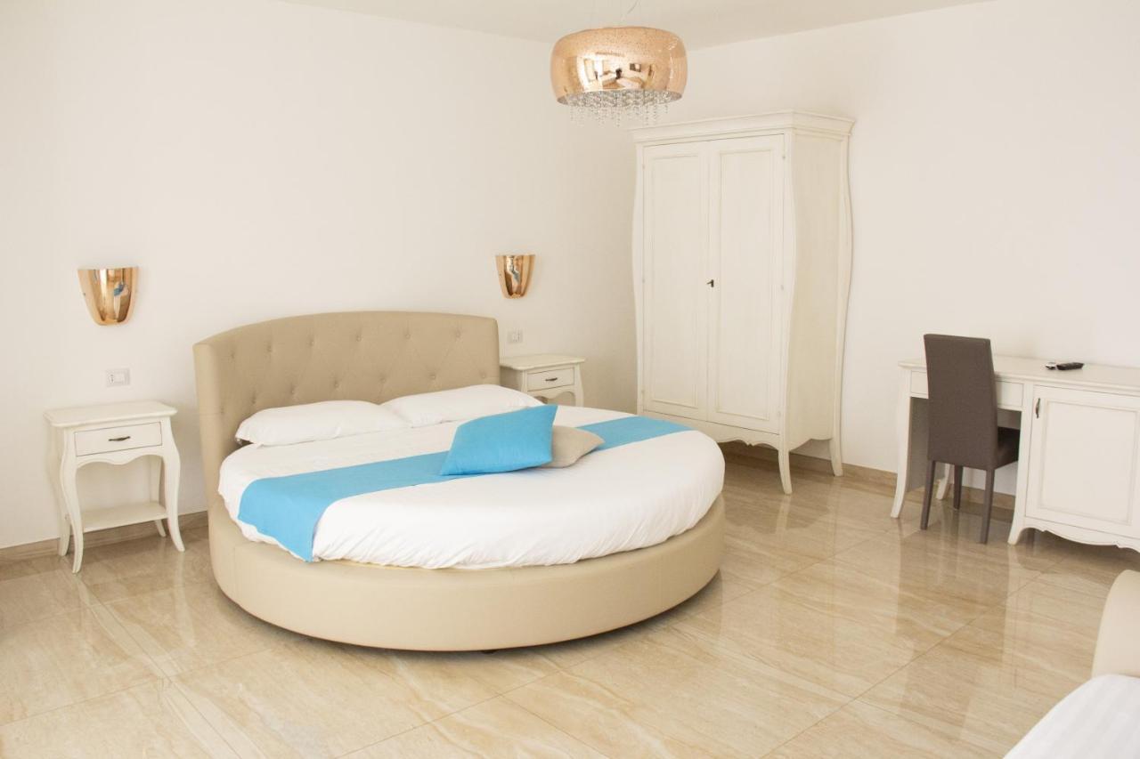 B&B Imperial Exclusive Rooms & Breakfast Порто Чезарео Екстериор снимка
