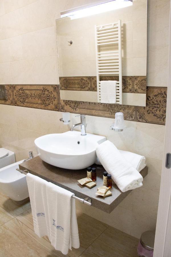B&B Imperial Exclusive Rooms & Breakfast Порто Чезарео Екстериор снимка