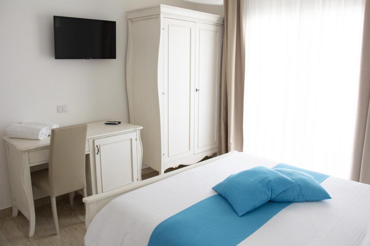 B&B Imperial Exclusive Rooms & Breakfast Порто Чезарео Екстериор снимка
