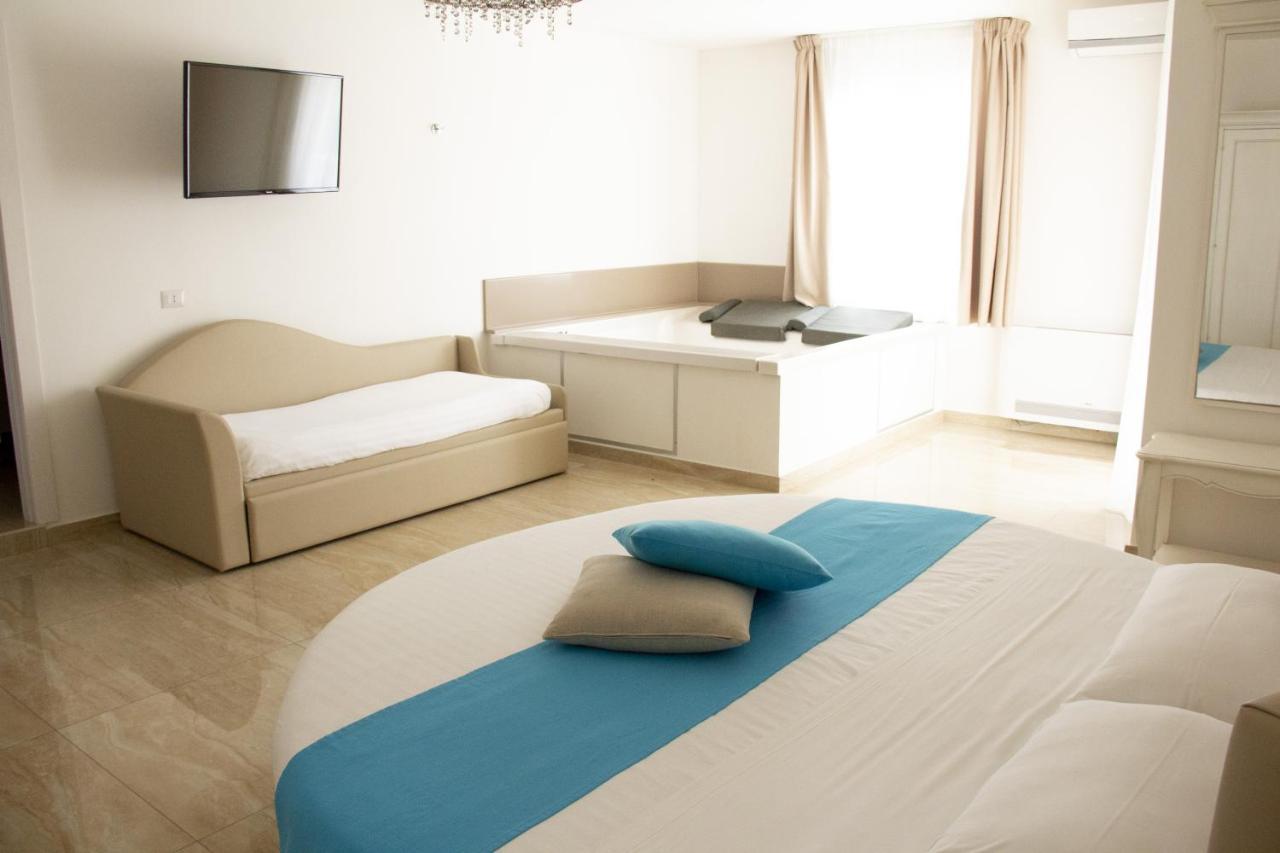 B&B Imperial Exclusive Rooms & Breakfast Порто Чезарео Екстериор снимка