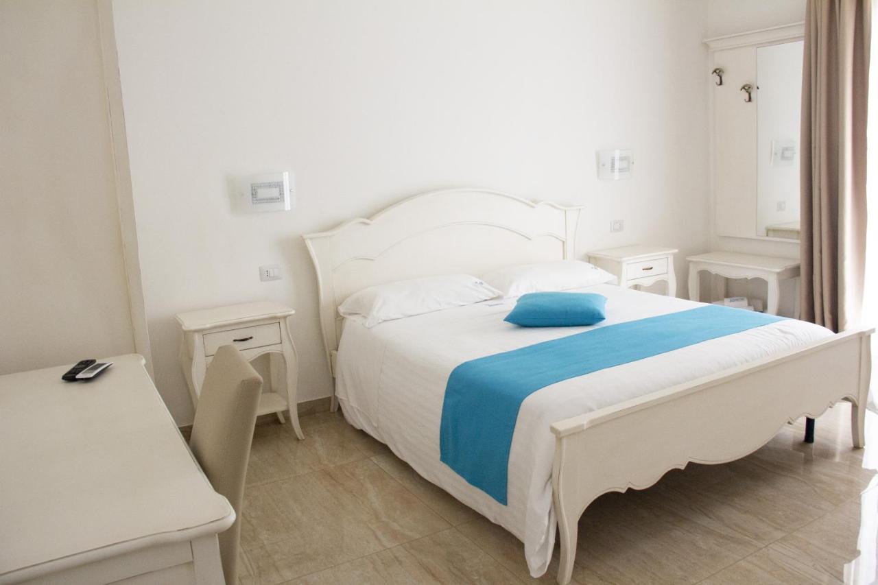B&B Imperial Exclusive Rooms & Breakfast Порто Чезарео Екстериор снимка