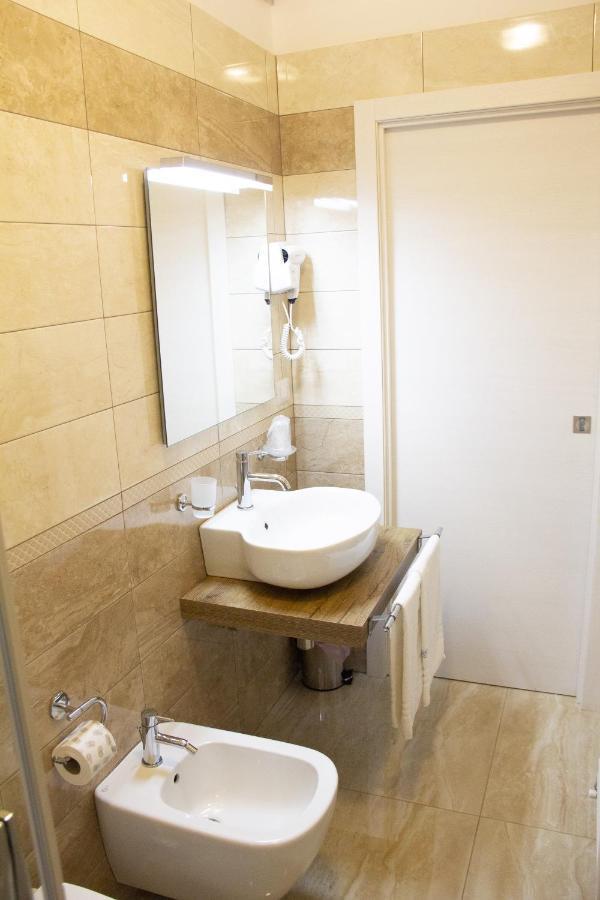 B&B Imperial Exclusive Rooms & Breakfast Порто Чезарео Екстериор снимка