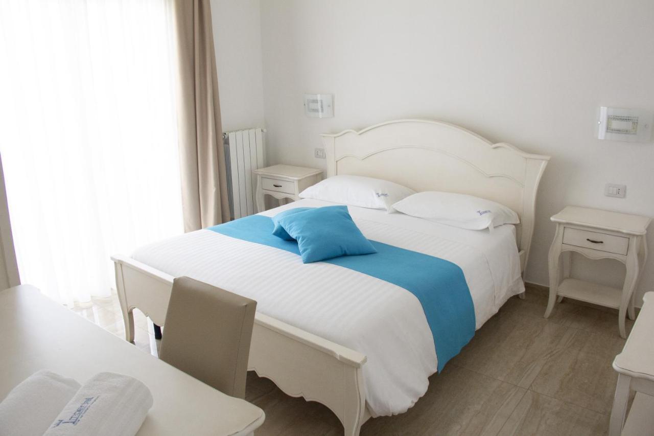 B&B Imperial Exclusive Rooms & Breakfast Порто Чезарео Екстериор снимка