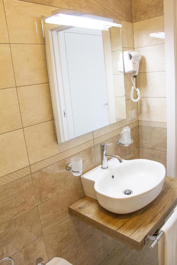 B&B Imperial Exclusive Rooms & Breakfast Порто Чезарео Екстериор снимка