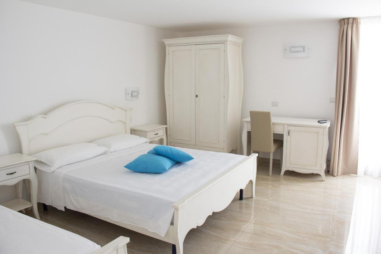 B&B Imperial Exclusive Rooms & Breakfast Порто Чезарео Екстериор снимка